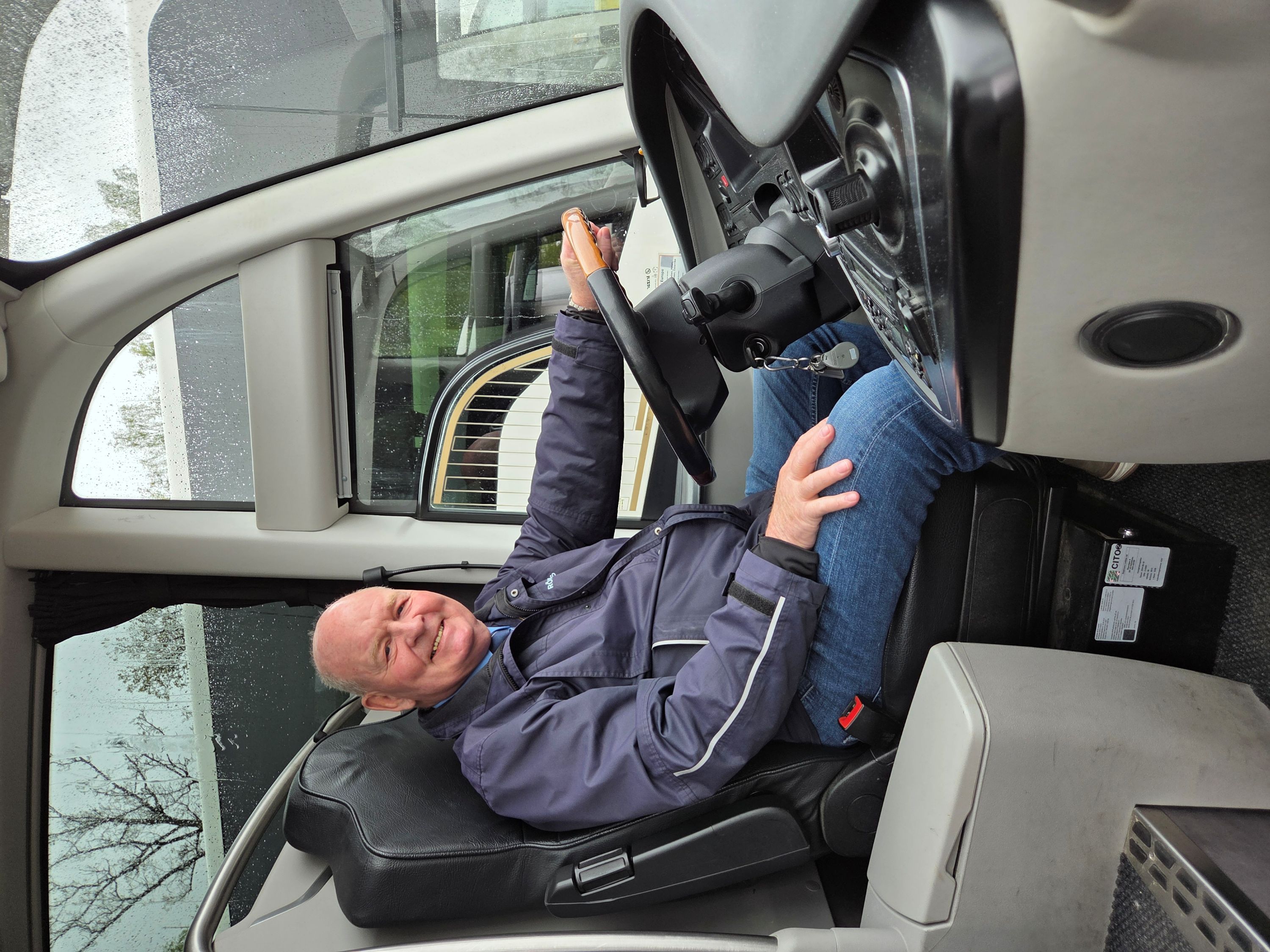 Lasse Andersson k�r bussen